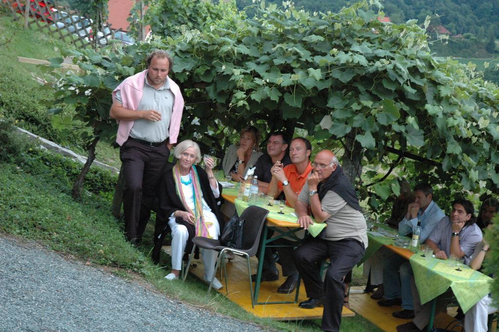 Ferienwohnungen Soravia Gamlitz Kamer foto