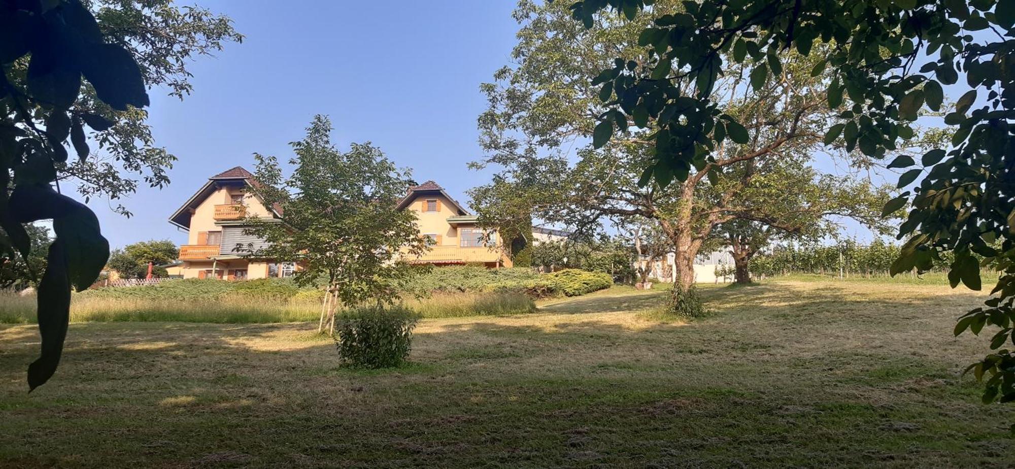 Ferienwohnungen Soravia Gamlitz Buitenkant foto
